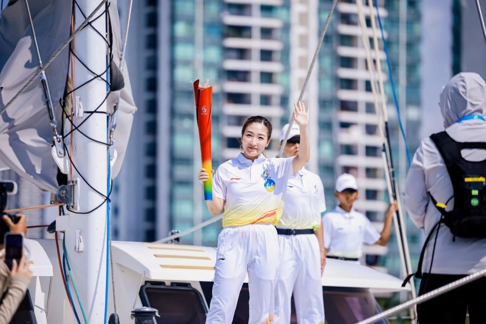 追光 | 74位火炬手，把热情和海风一起传递