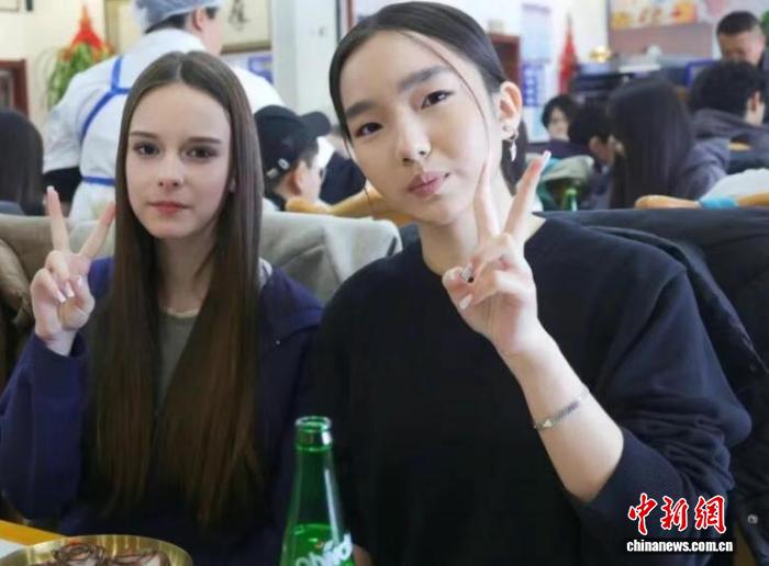 春风吹过梅里斯:一炉炭火,万里客来