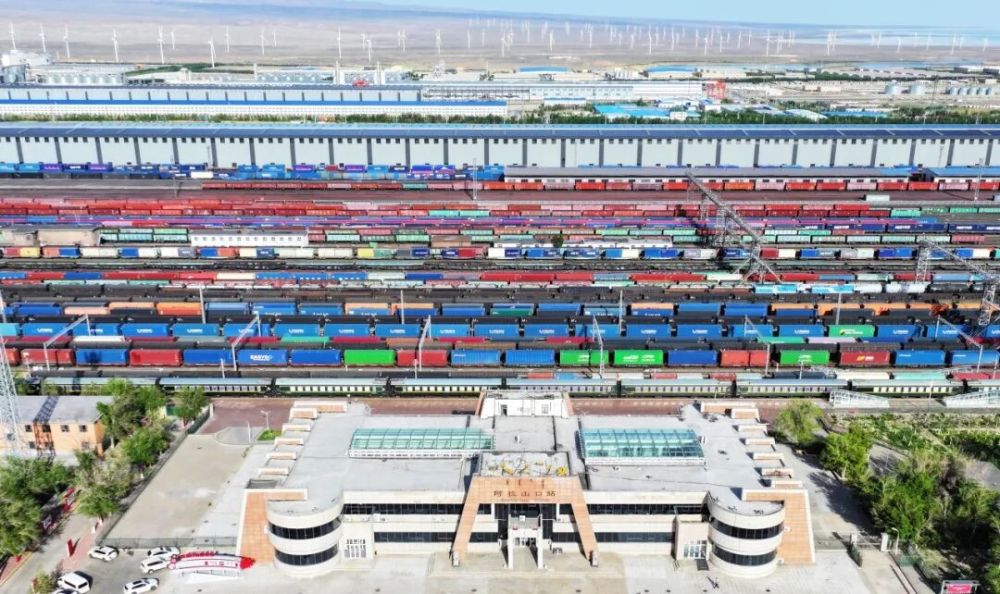 中欧班列开行突破13万列 中欧班列开行突破13万列