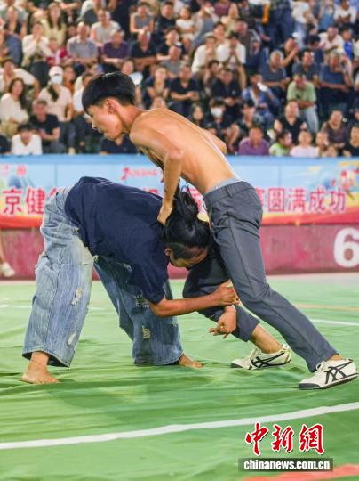 边塞非遗接续传承 山西代县挠羊赛打造全民“村跤”IP