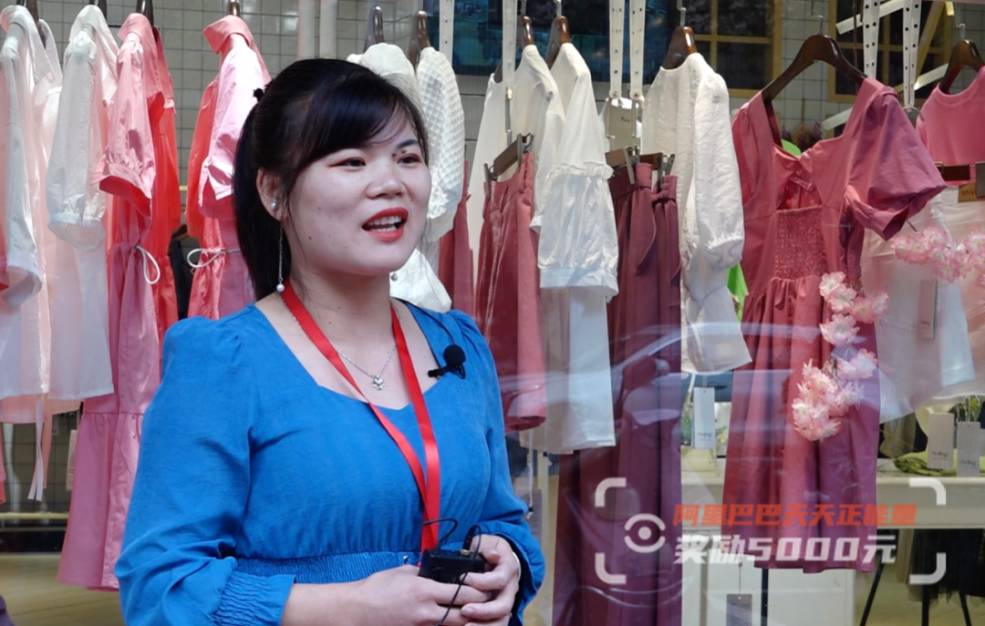 走失男童没穿衣服在街头乱跑，幸亏遇到她！