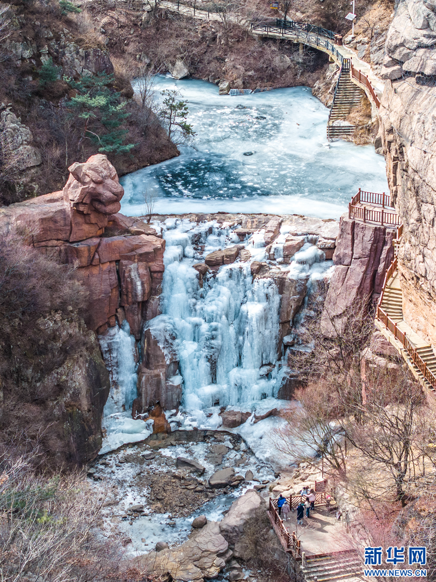 山东青岛崂山北九水冰瀑引客来