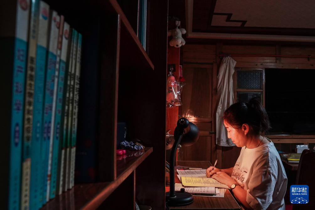 新华全媒+丨山村健康守护人:33年干好一件事