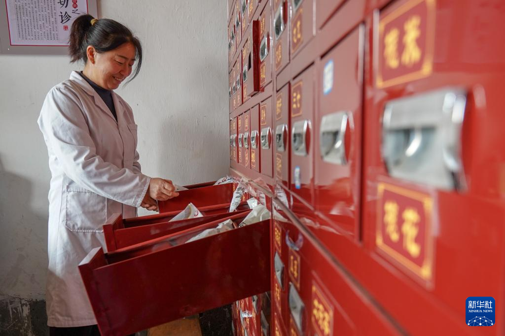 新华全媒+丨山村健康守护人:33年干好一件事