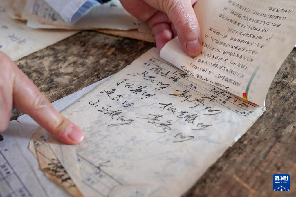 新华全媒+丨山村健康守护人:33年干好一件事