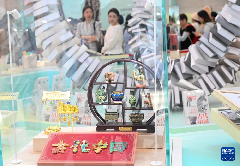 国博推出新书《思接千载:115件文物里的古代中国》