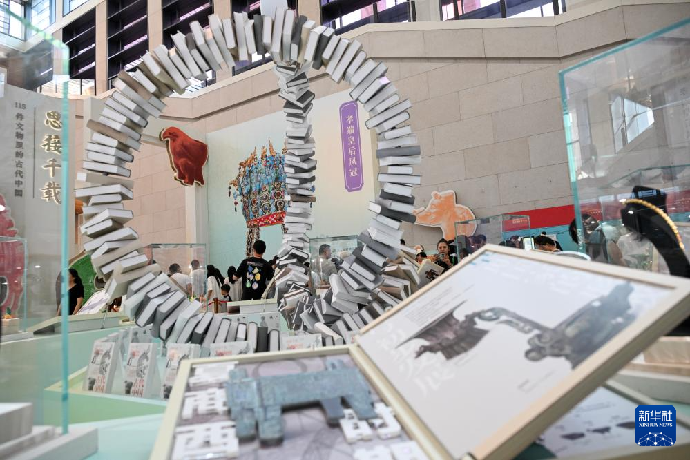 国博推出新书《思接千载:115件文物里的古代中国》