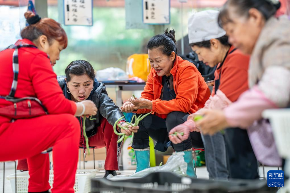 为实现女儿遗愿，她创办这间食堂照顾数百孤寡老人