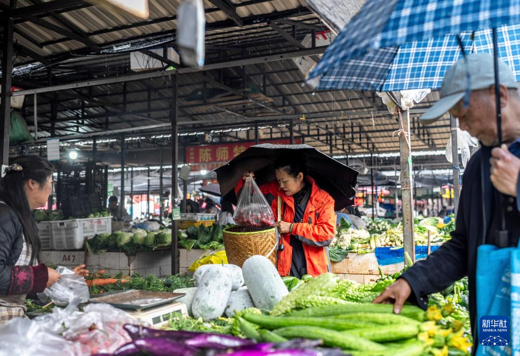 为实现女儿遗愿，她创办这间食堂照顾数百孤寡老人