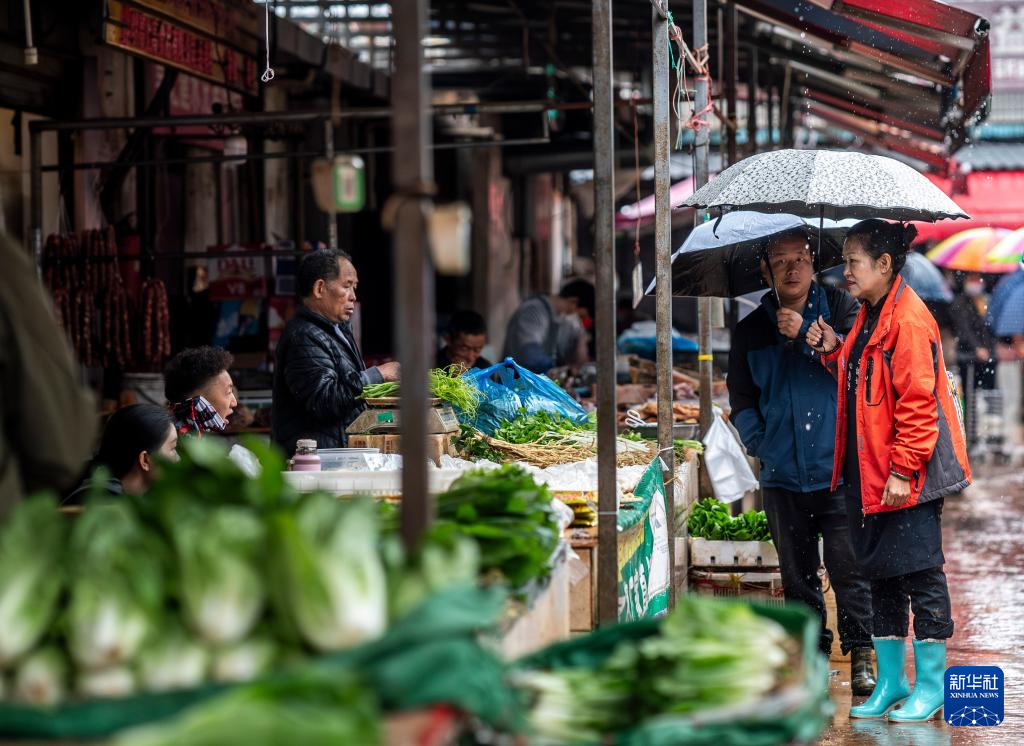 为实现女儿遗愿，她创办这间食堂照顾数百孤寡老人