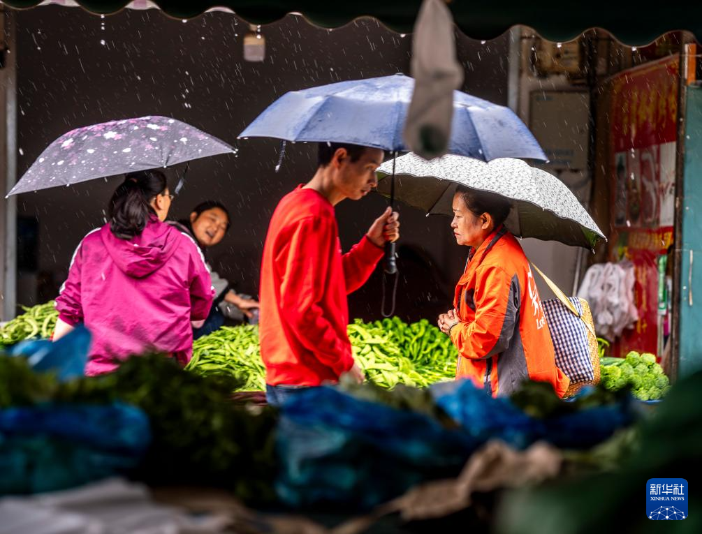 为实现女儿遗愿，她创办这间食堂照顾数百孤寡老人
