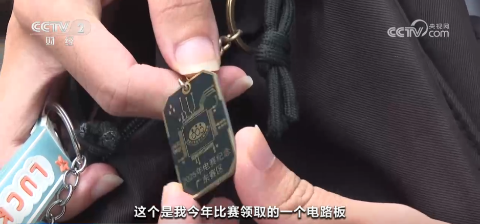 小“包挂”成为消费新宠 潮玩经济解锁“Z世代”消费“密码”