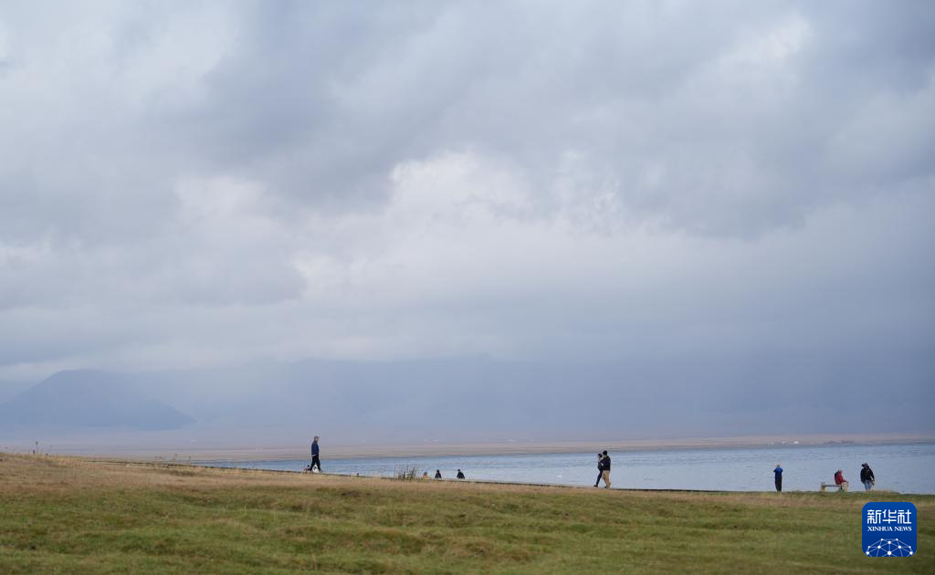 新疆赛里木湖:绘就生态旅游新图景