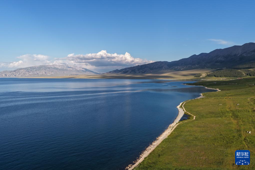 新疆赛里木湖:绘就生态旅游新图景