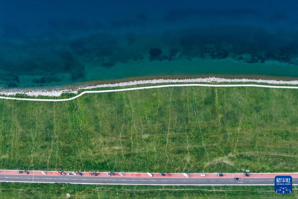 新疆赛里木湖:绘就生态旅游新图景