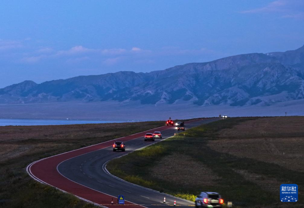 新疆赛里木湖:绘就生态旅游新图景