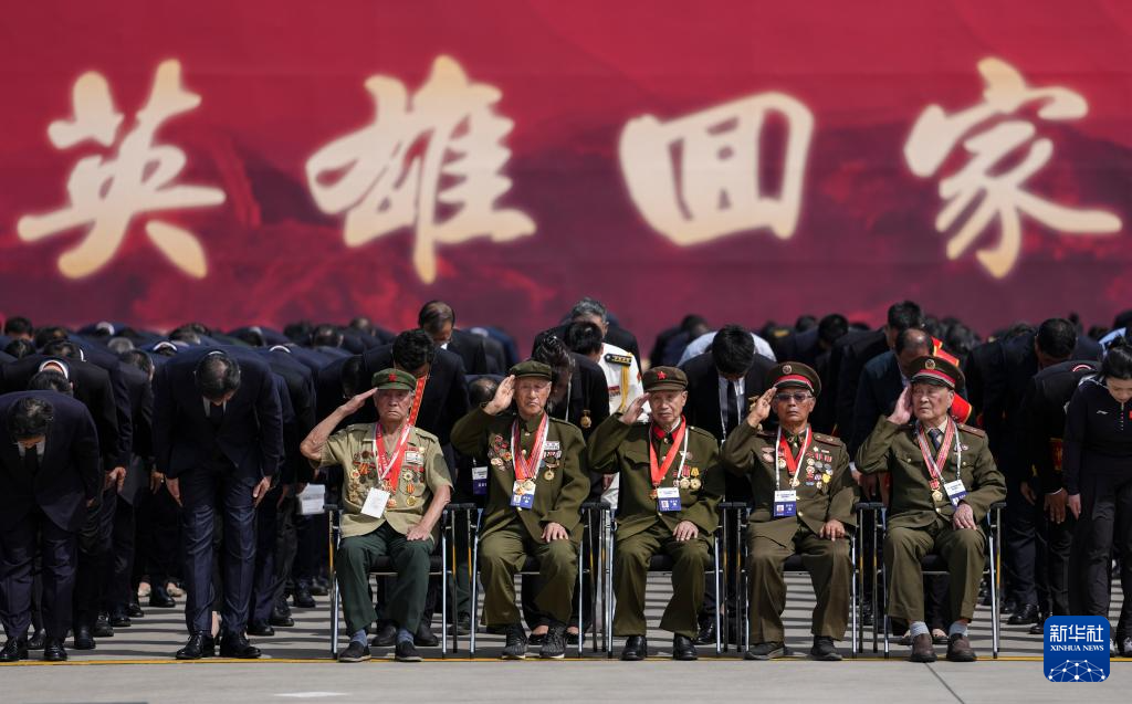 新华全媒+丨第十二批在韩中国人民志愿军烈士遗骸回国