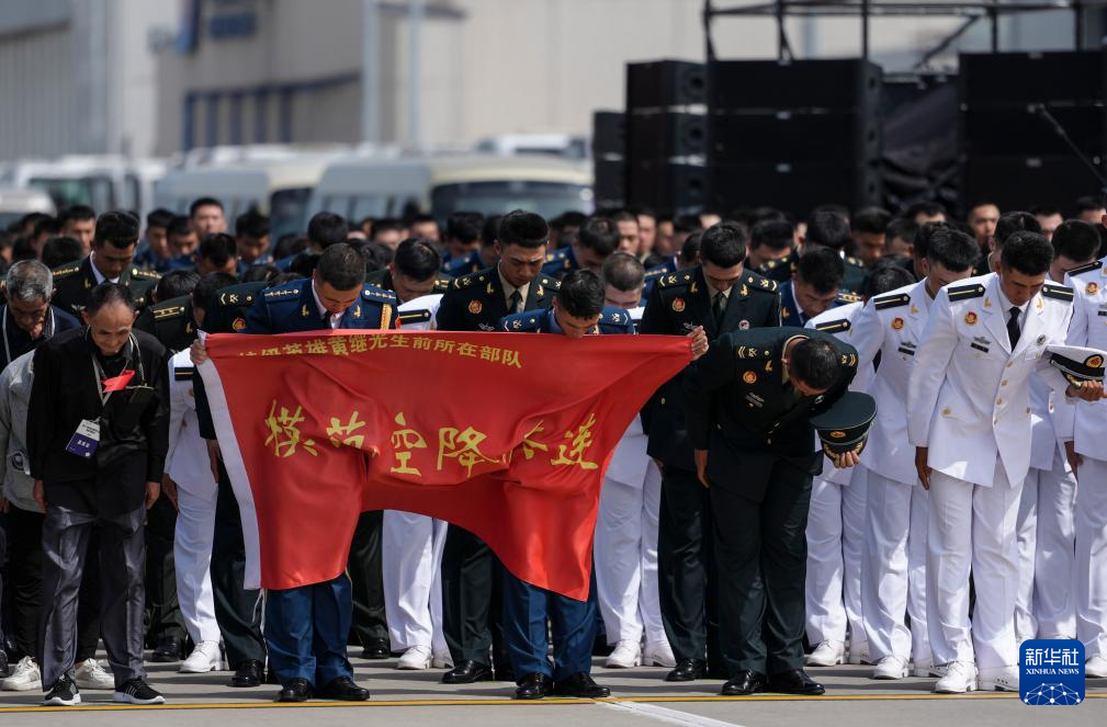 新华全媒+丨第十二批在韩中国人民志愿军烈士遗骸回国