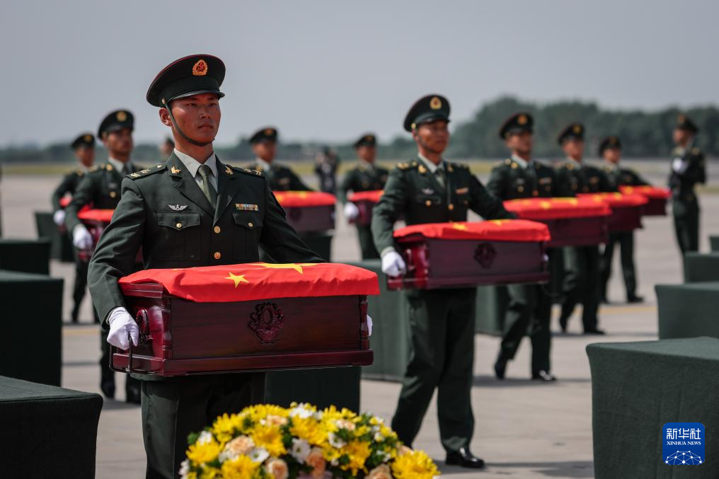 新华全媒+丨第十二批在韩中国人民志愿军烈士遗骸回国