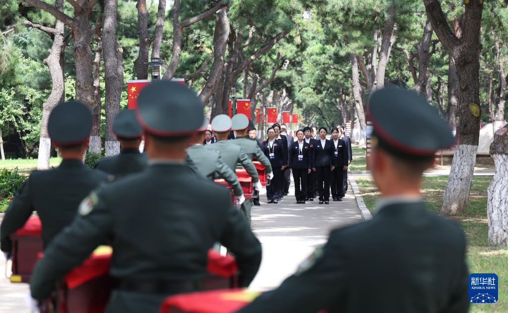 新华全媒+丨第十二批在韩中国人民志愿军烈士遗骸回国