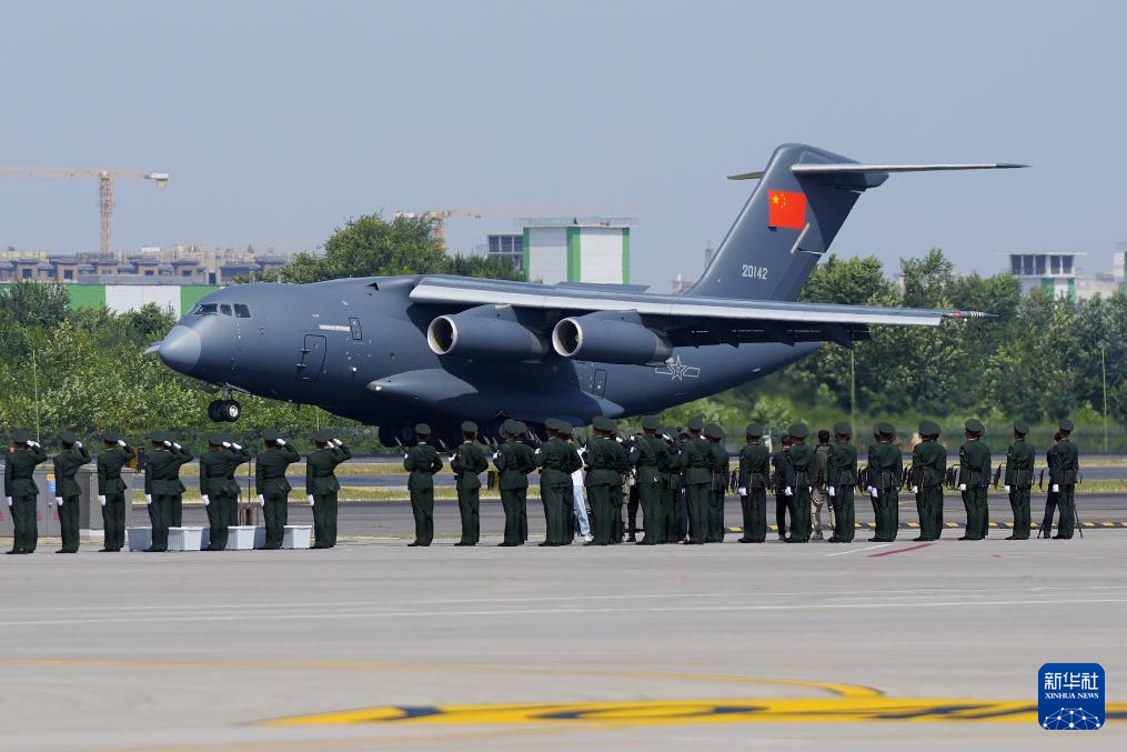 新华全媒+丨第十二批在韩中国人民志愿军烈士遗骸回国