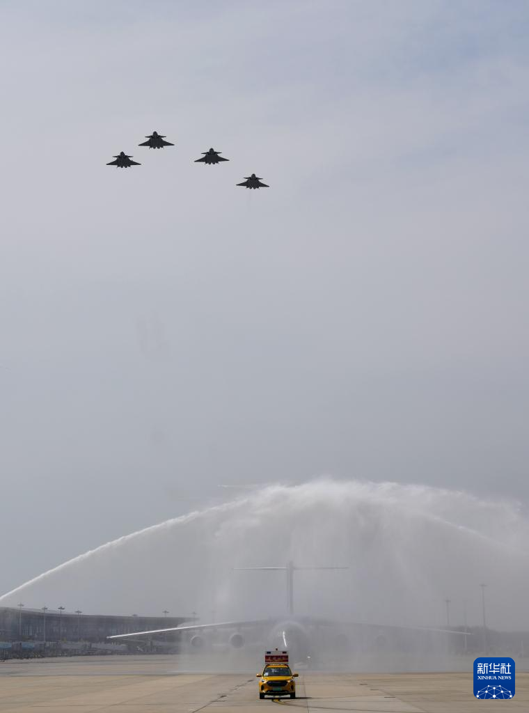 新华全媒+丨第十二批在韩中国人民志愿军烈士遗骸回国