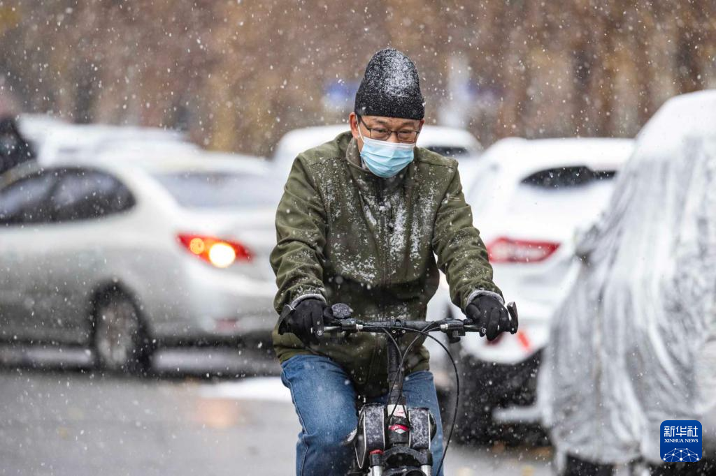 新疆多地迎来降雪