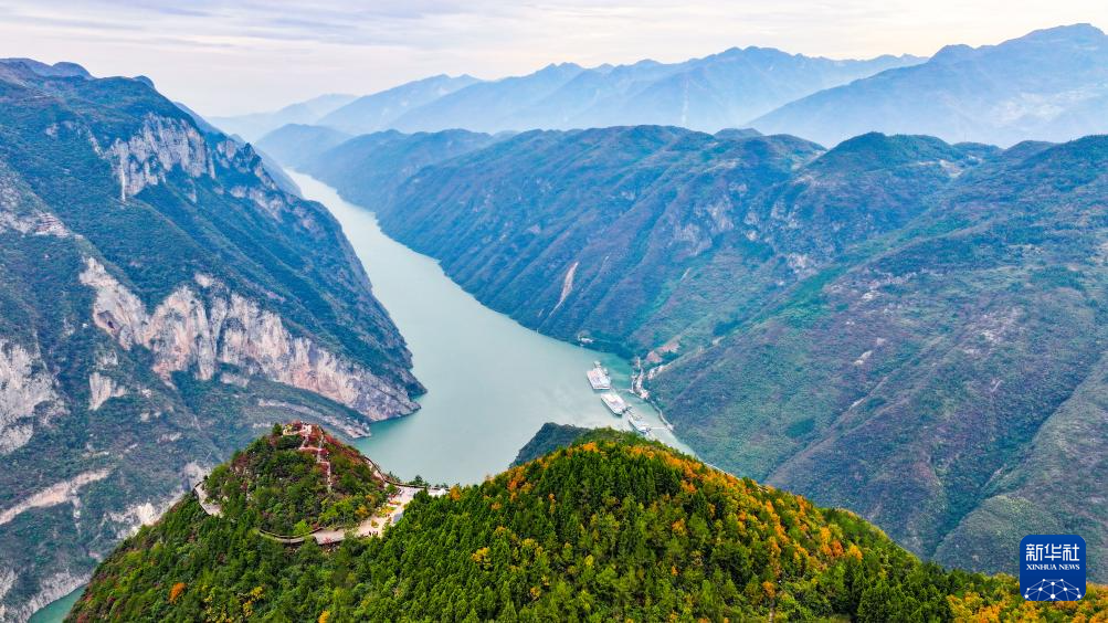 重庆巫山:初冬美景引客来