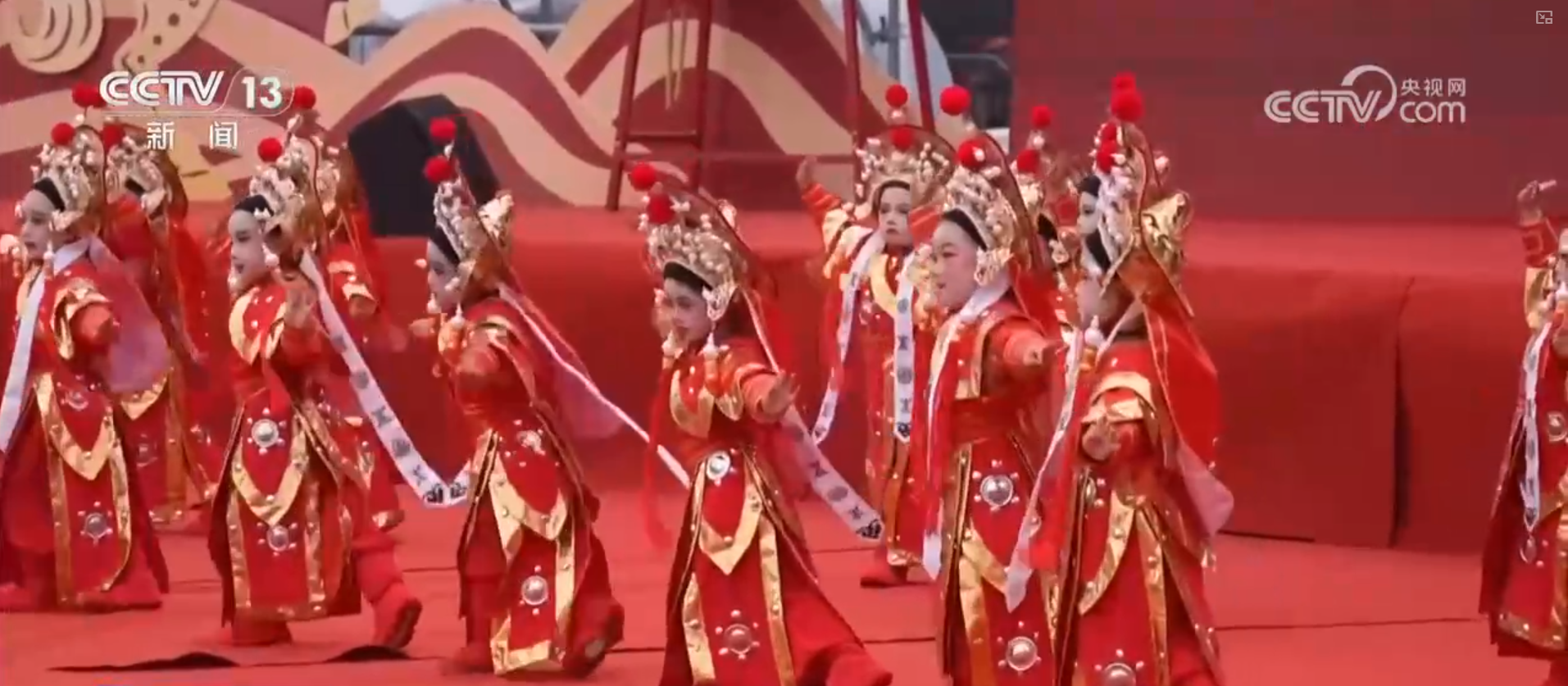 “年货市集+民俗体验”沉浸式感受中国年味 “年经济”点亮节前消费新图景