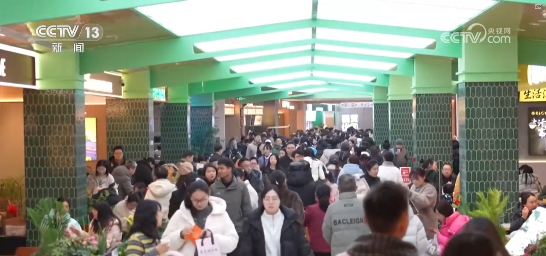 “年货市集+民俗体验”沉浸式感受中国年味 “年经济”点亮节前消费新图景