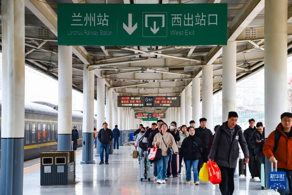 全国铁路迎来返程客流最高峰