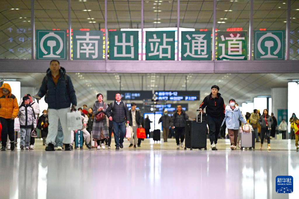 全国铁路迎来返程客流最高峰