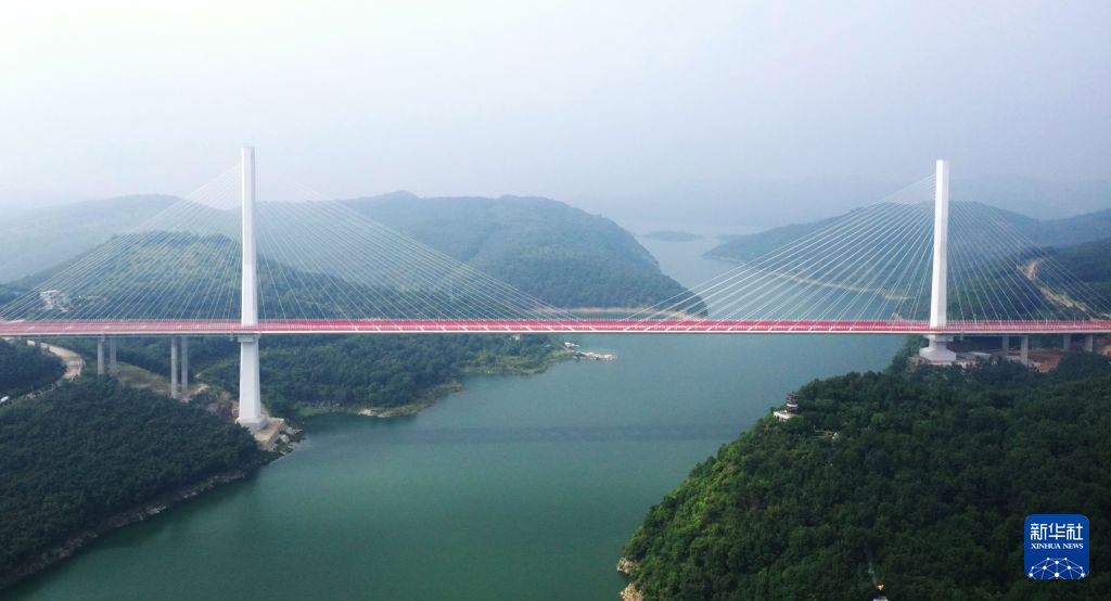 河南丹江口水库:碧水引游人